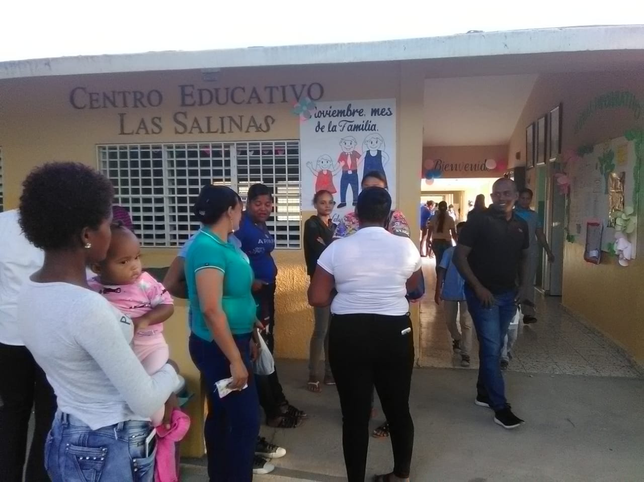 Escuela de Salinas realiza actividades por mes de la familia
