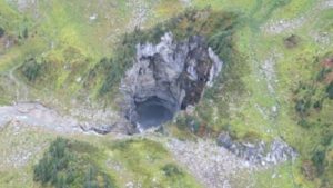 Hallan una gigantesca cueva en Canadá desconocida hasta ahora