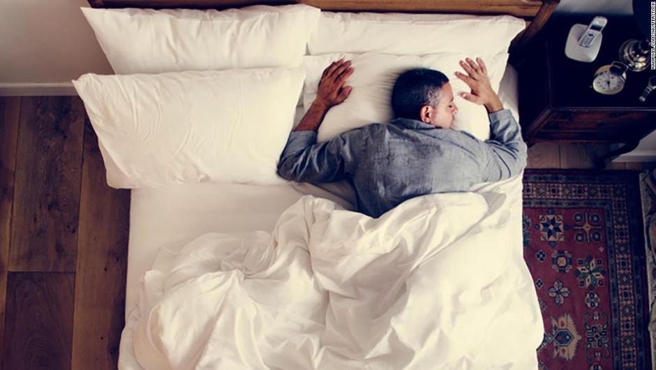 Dormir demasiado está ligado a un mayor riesgo de enfermedad y muerte, según un estudio