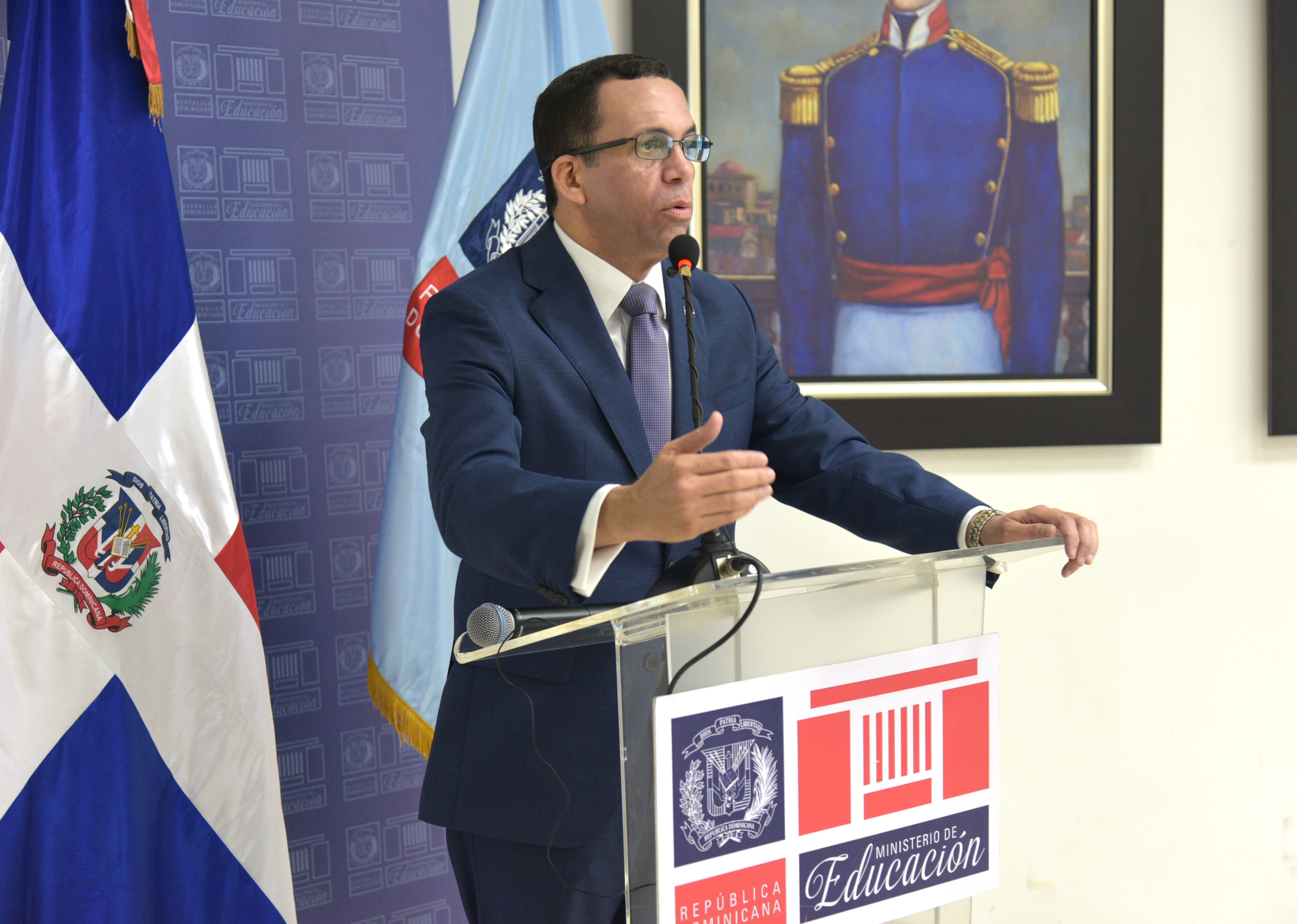 ministro de Educación, Andrés Navarro