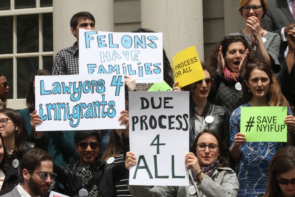 Activistas de NYC piden más fondos para defender a inmigrantes