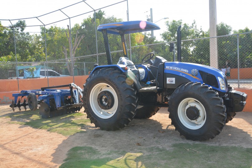 Productores de El Peñón reciben equipos e implementos agrícolas