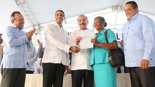 Danilo Medina entregará hoy títulos definitivos en La Vega.