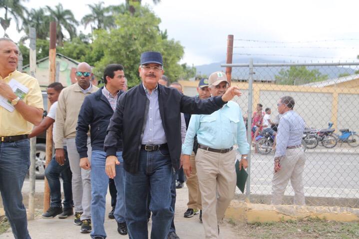 Danilo Medina visitó Los Saladillos, sección de Las Salinas, provincia Barahona