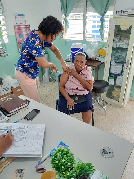 Región Enriquillo Inician jornada de vacunación de adultos mayores