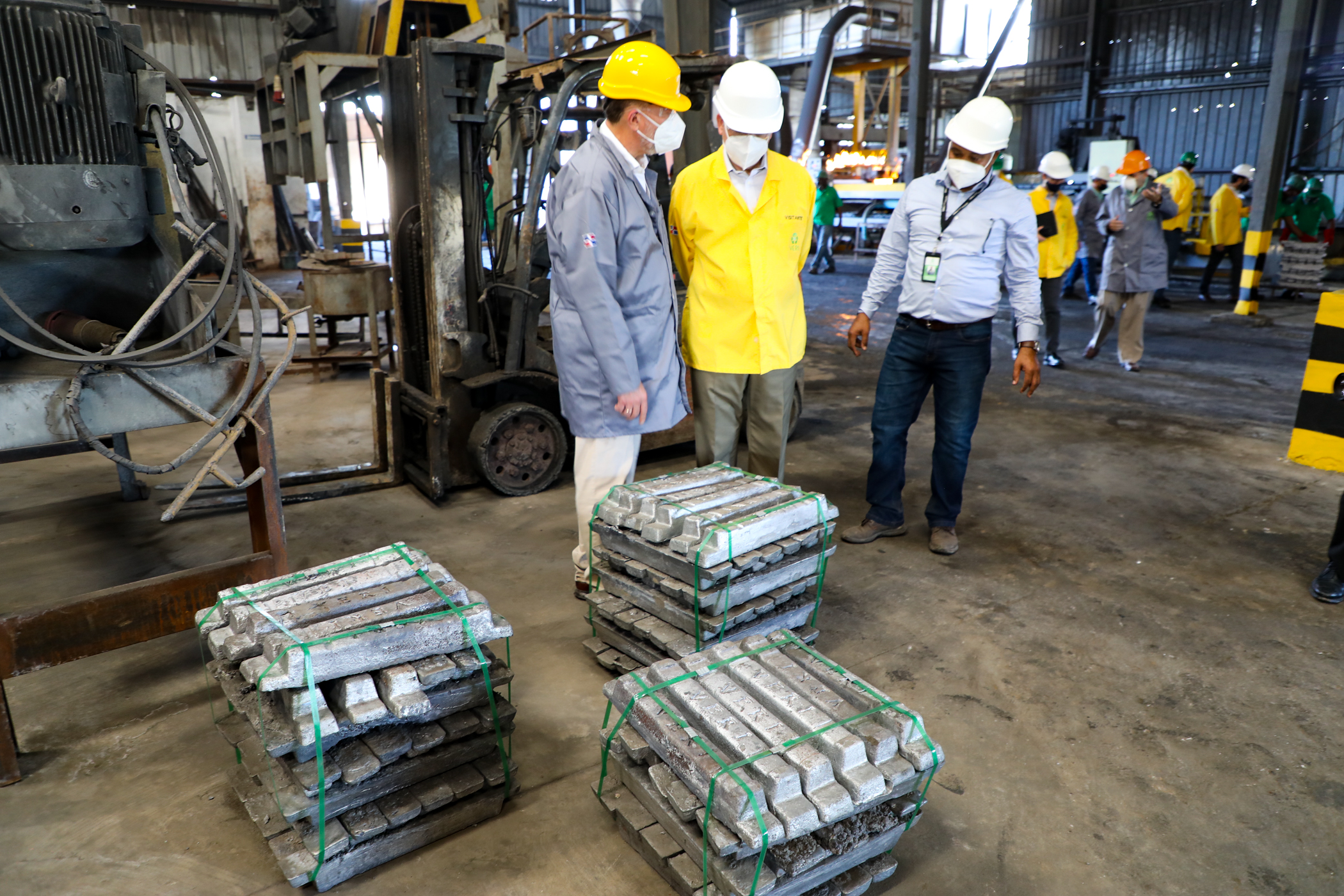 Ito Bisonó visita la planta de reciclaje de baterías Meteoro
