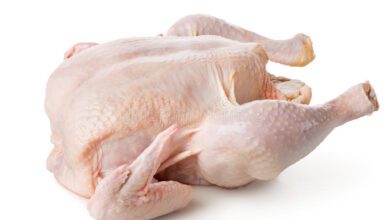 Lavar el pollo puede ser un peligro para la salud