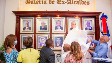 Alcalde Míctor Fernández Inaugura Galería de Ex Alxcaldes Municipio Barahona